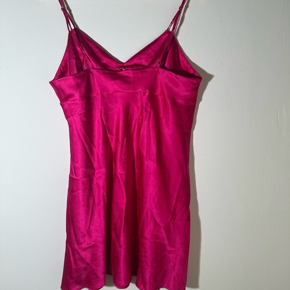 Victorias Secret Chic Fuchsia Satin Chemise - Picture 5 of 5
